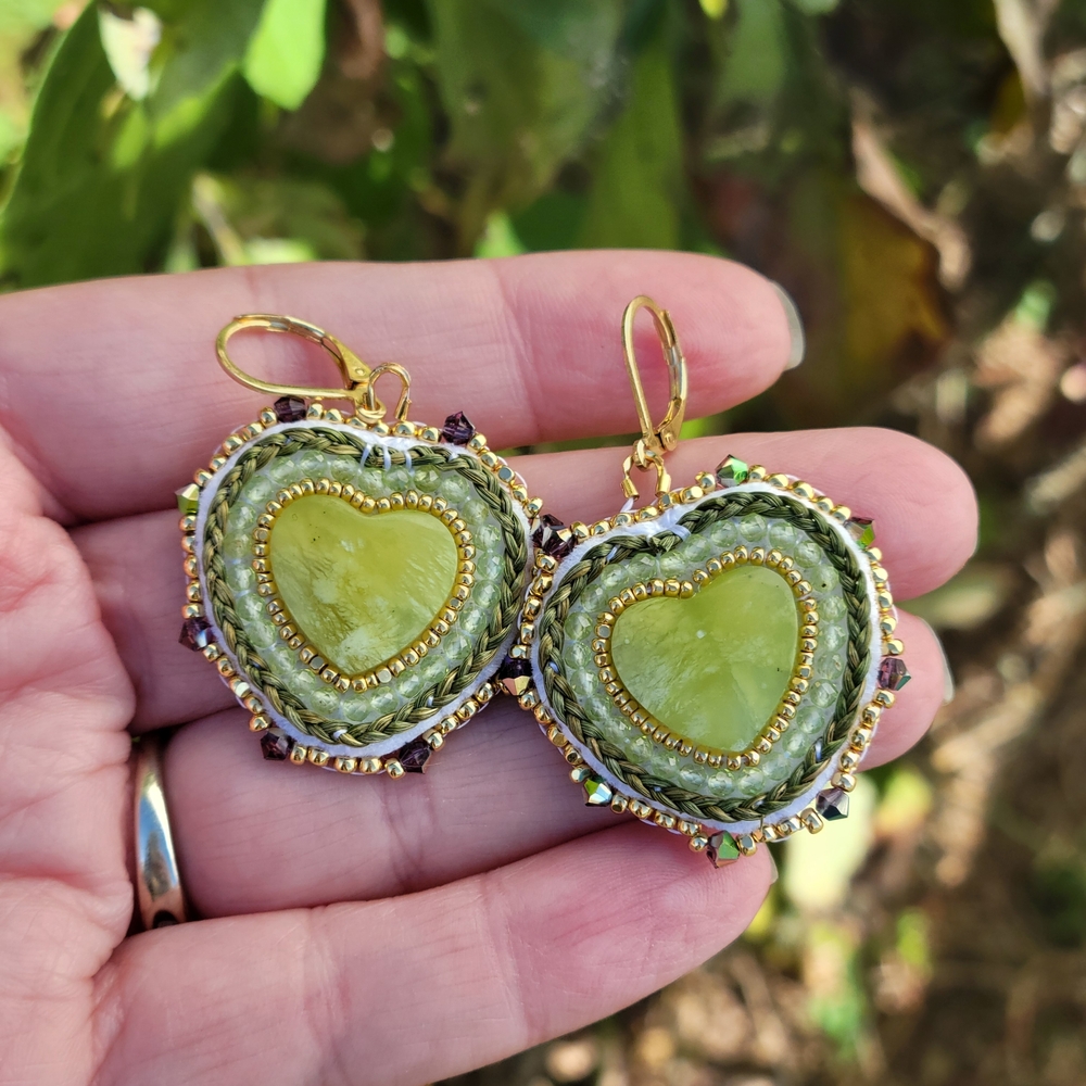 Native American Beaded Beadwork Earrings Green Hearts Peridot Gold Purple